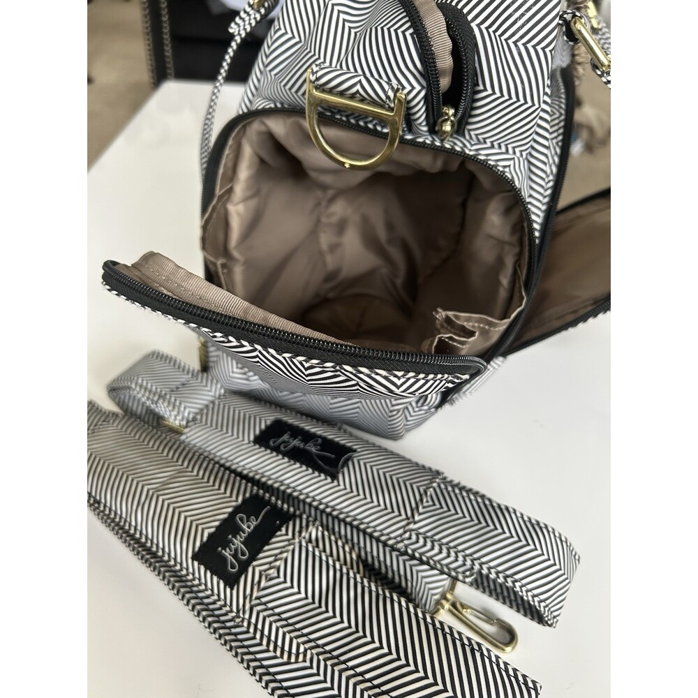 JuJuBe Be Right Back Diaper Bag Backpack Black White Chevron Gold Hardware. - Picture 3 of 5